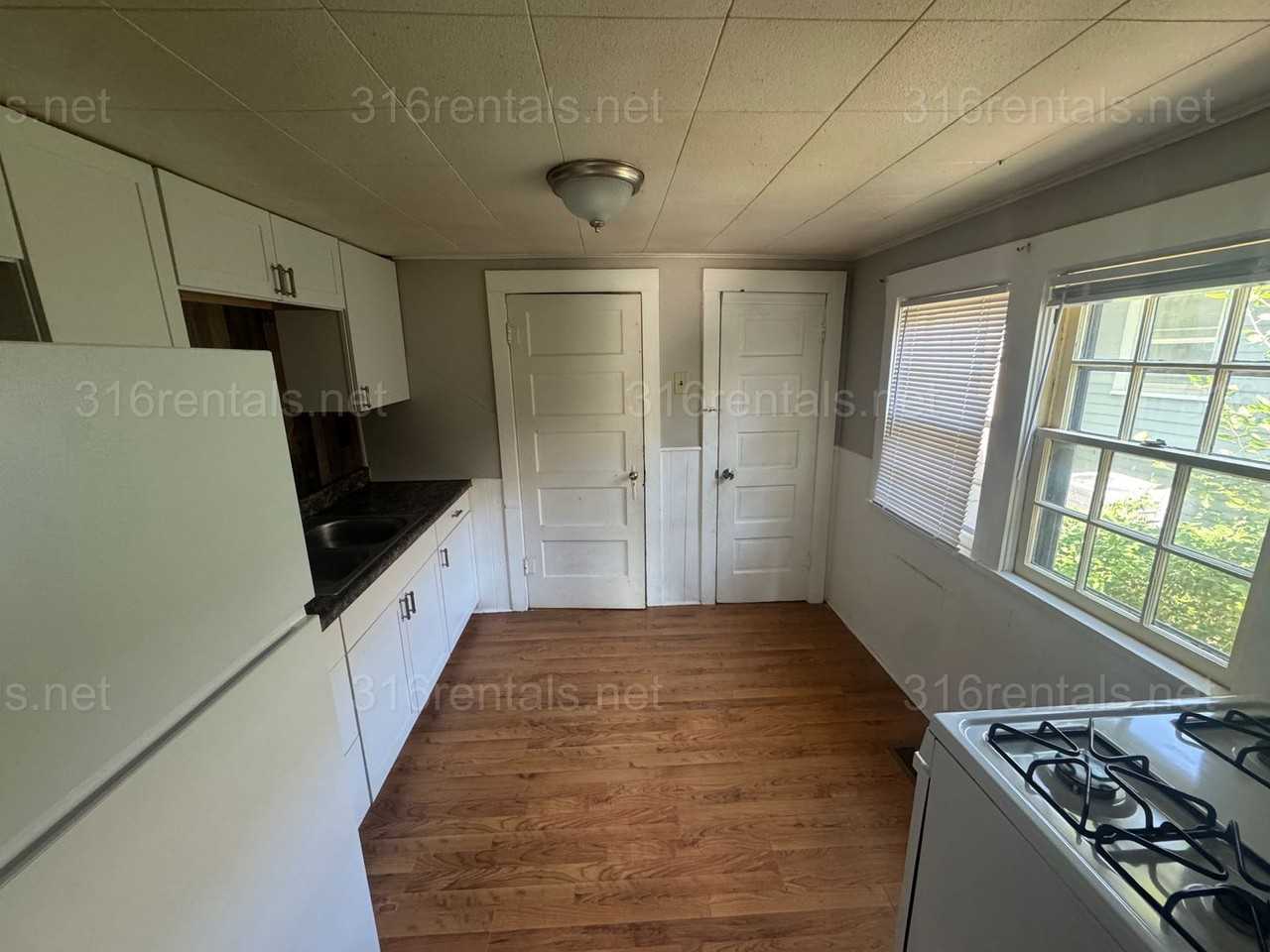 421 Old Main St - Photo 4 of 7