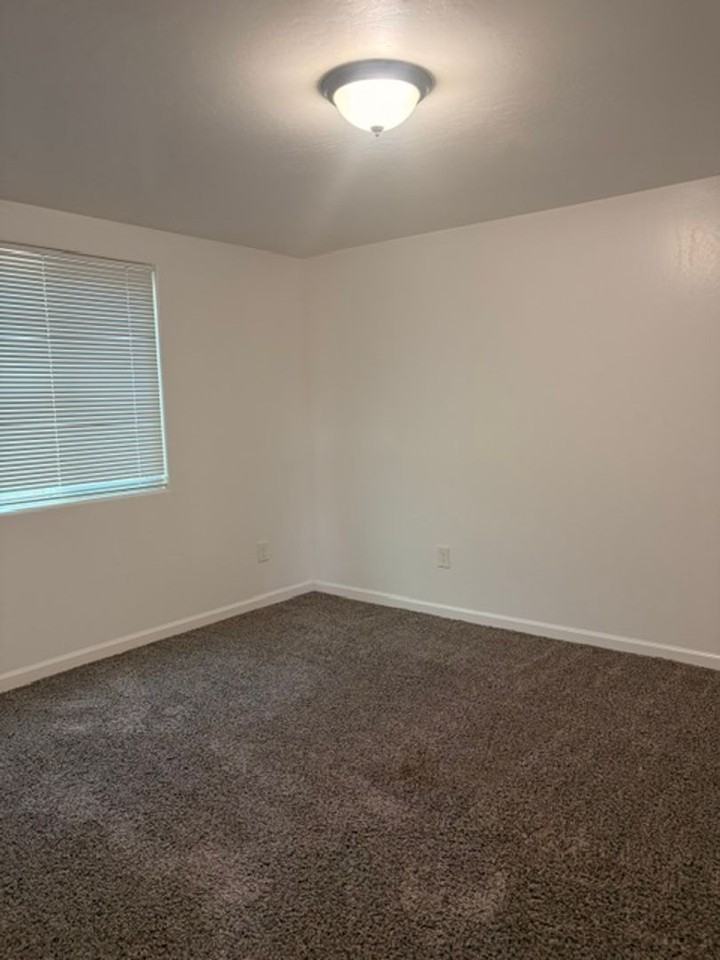 219 Lincoln St #B - Photo 4 of 10