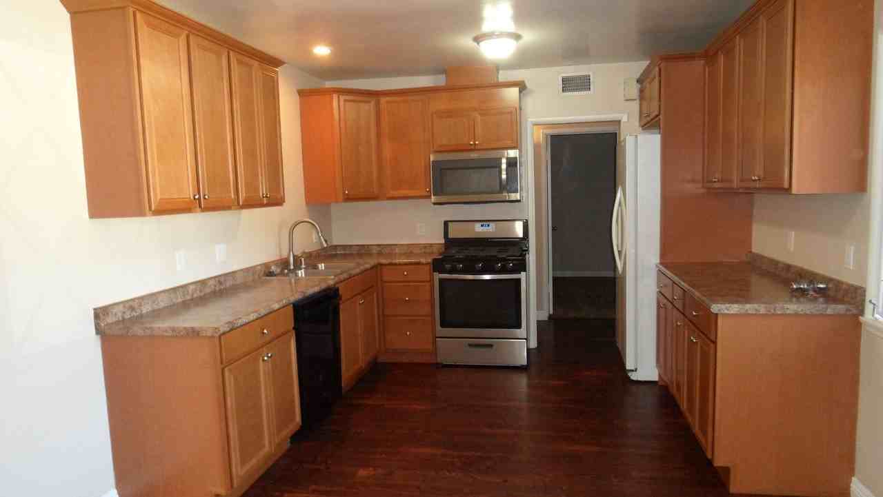 344 N Shattuck Pl - Photo 2 of 25