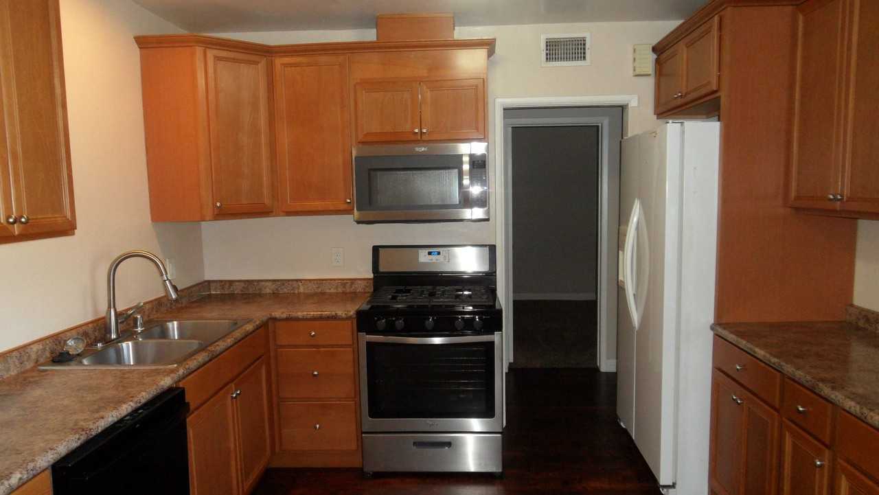 344 N Shattuck Pl - Photo 3 of 25