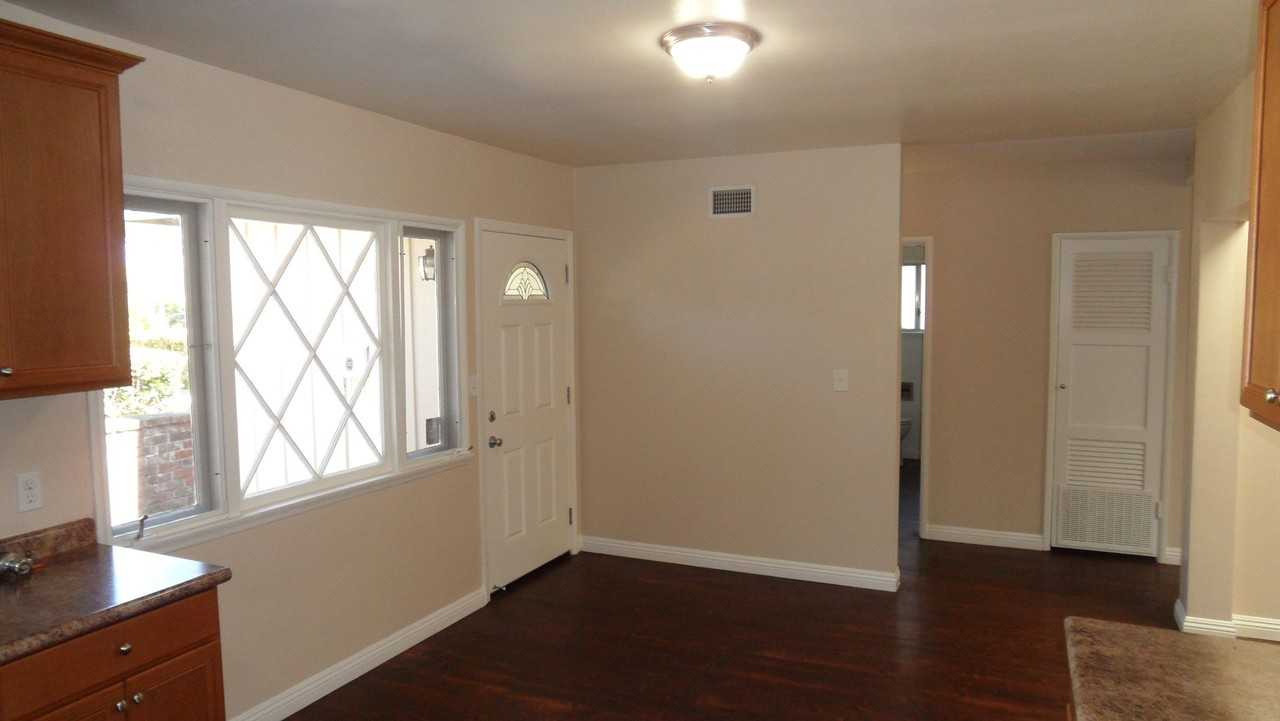 344 N Shattuck Pl - Photo 4 of 25