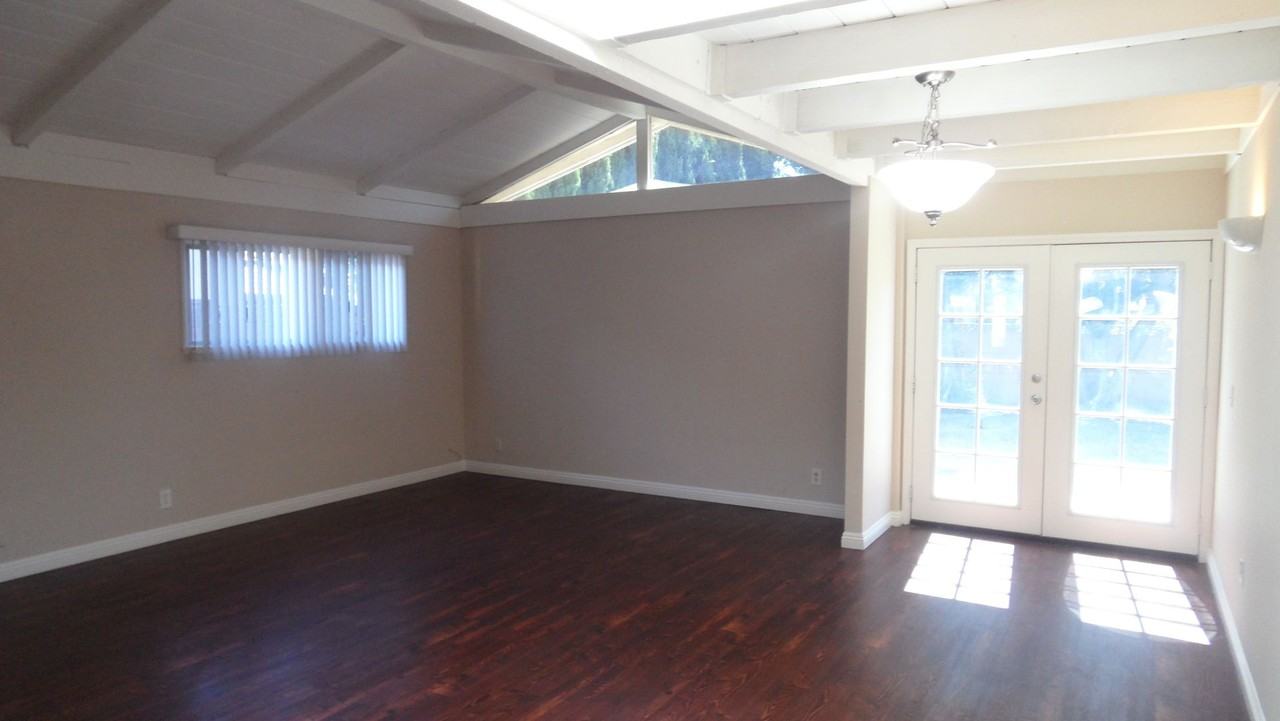344 N Shattuck Pl - Photo 6 of 25