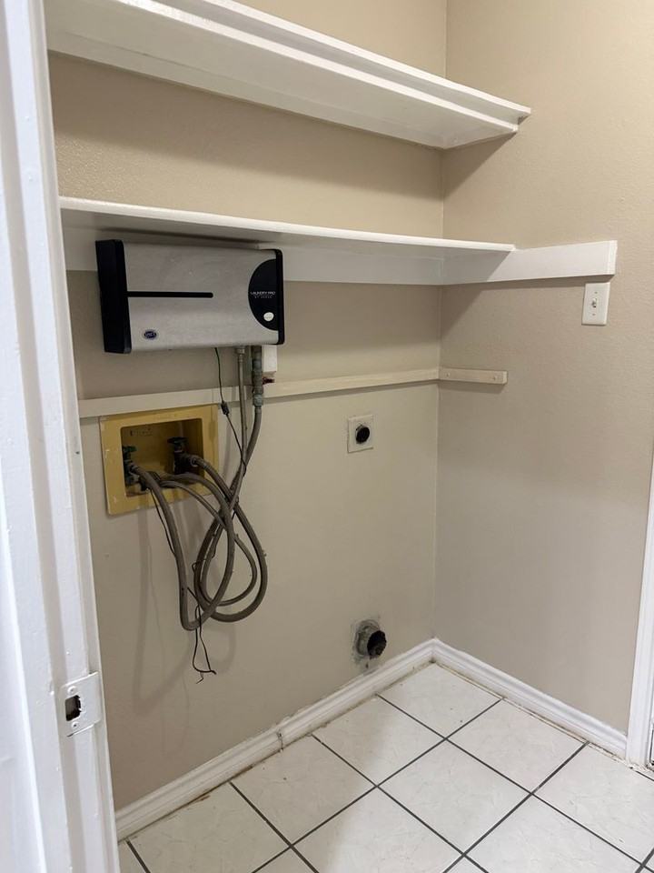 2203 Yellowstone Ln - Photo 6 of 13