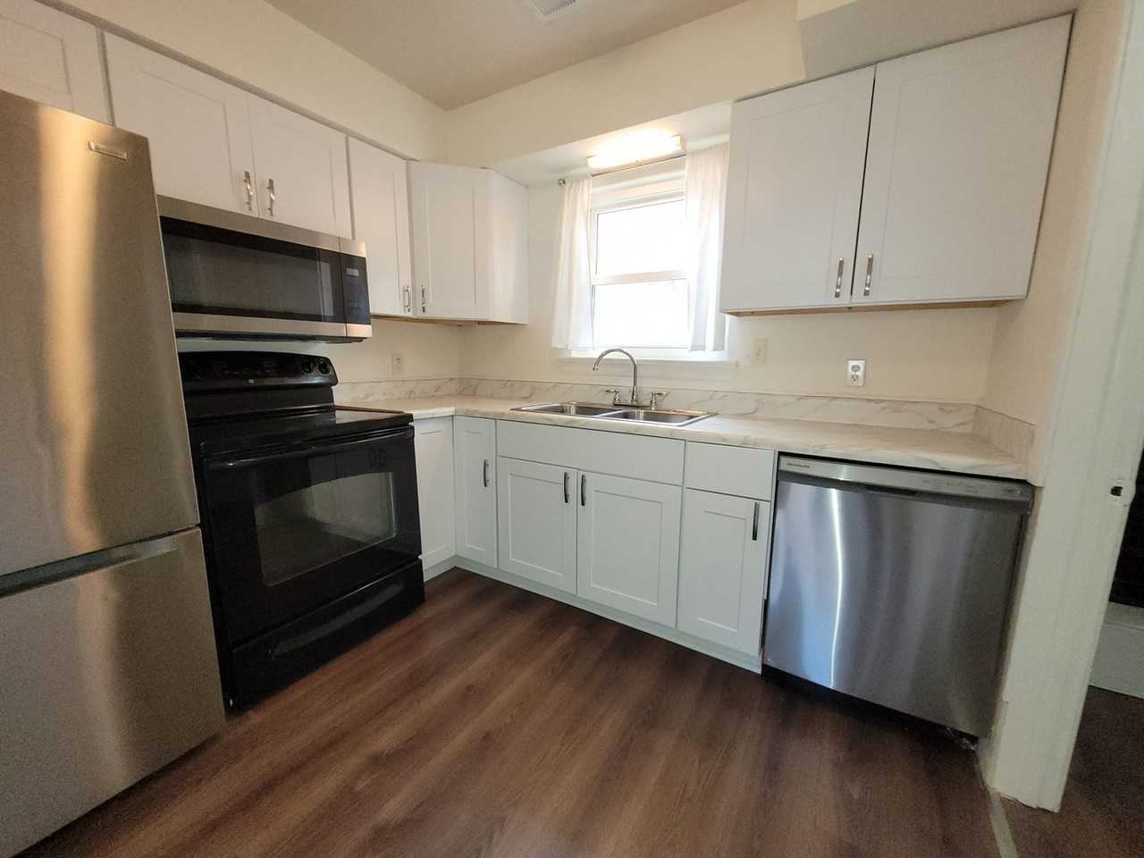 1012 Oaklawn Ave - Photo 4 of 17