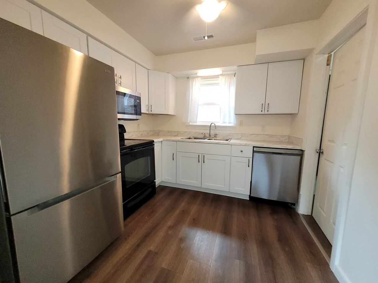 1012 Oaklawn Ave - Photo 5 of 17