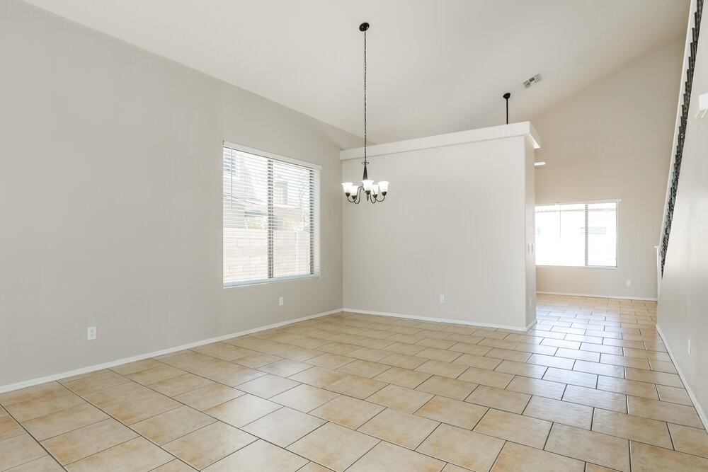 8216 W Globe Ave - Photo 4 of 17