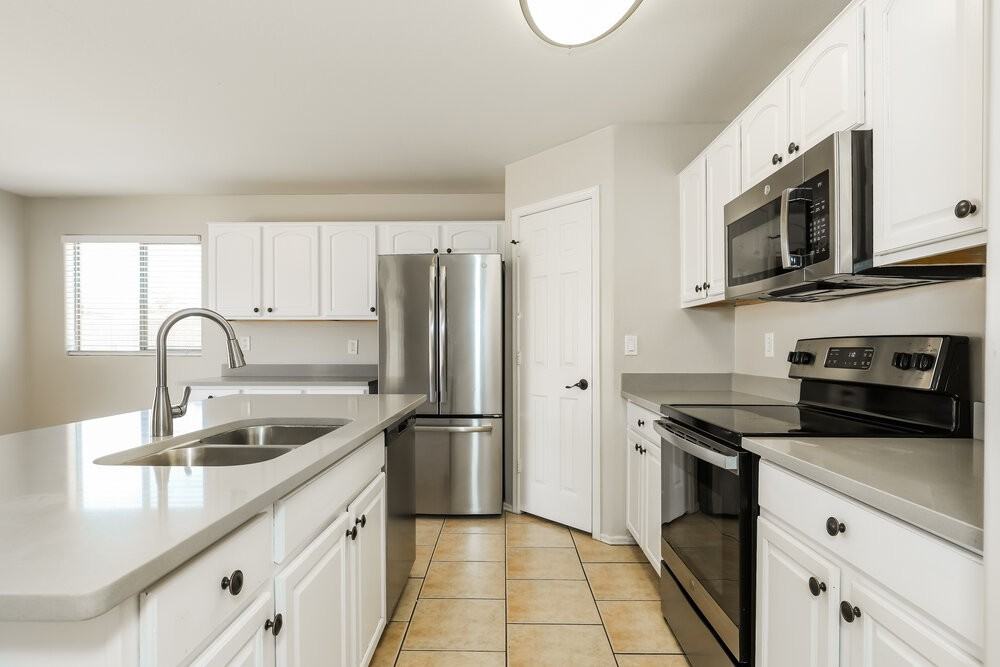 8216 W Globe Ave - Photo 7 of 17