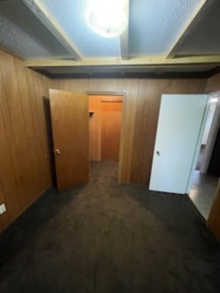 504 Lake Dr - Photo 5 of 11