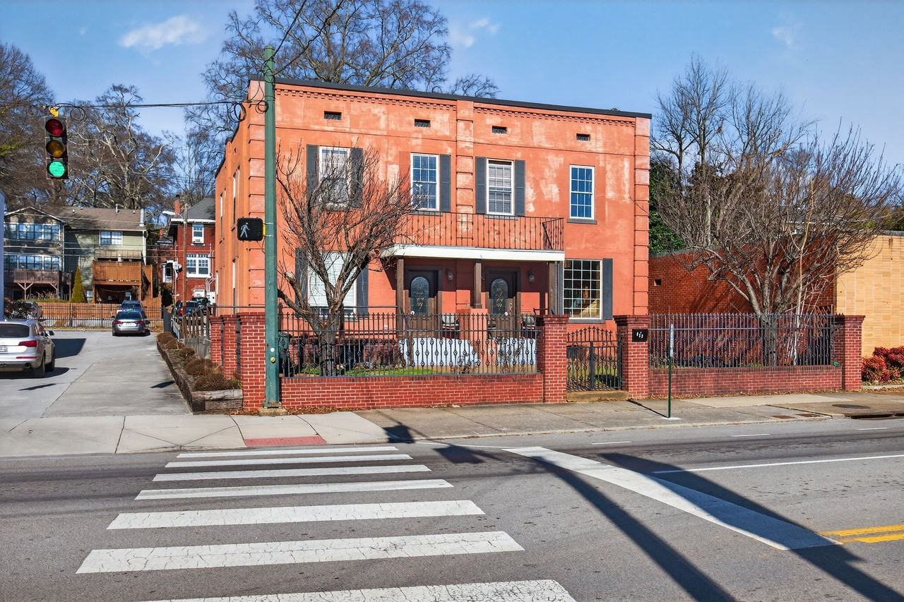 Shared Student Housing close to UTC Campus - Photo 3 of 39