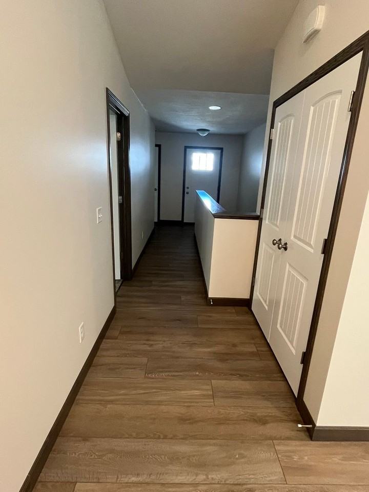 785 Glory Dr - Photo 2 of 21