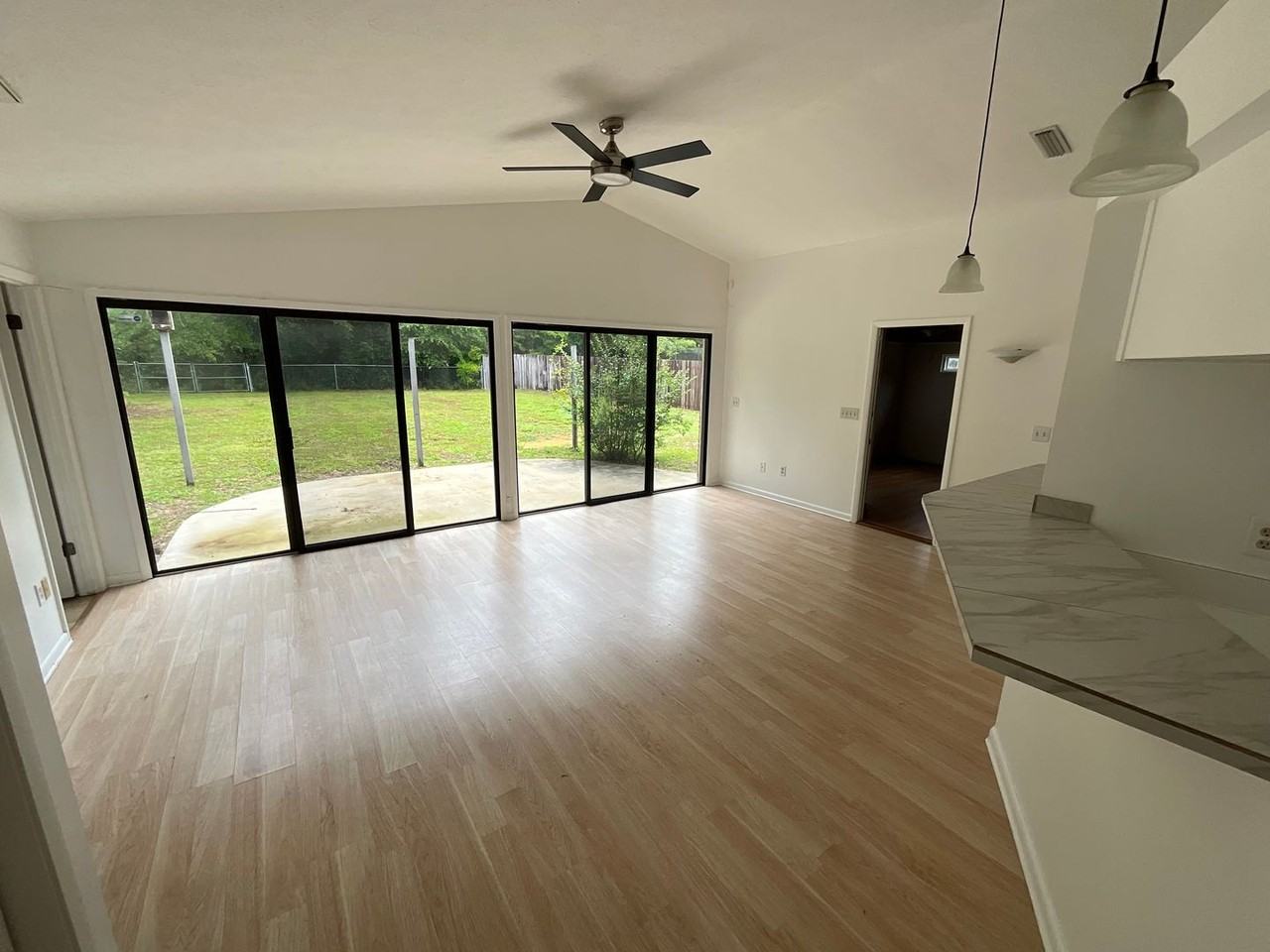 4050 Linwood Dr - Photo 6 of 18