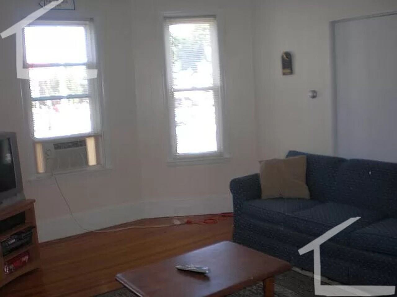 437 Washington St - Photo 7 of 9