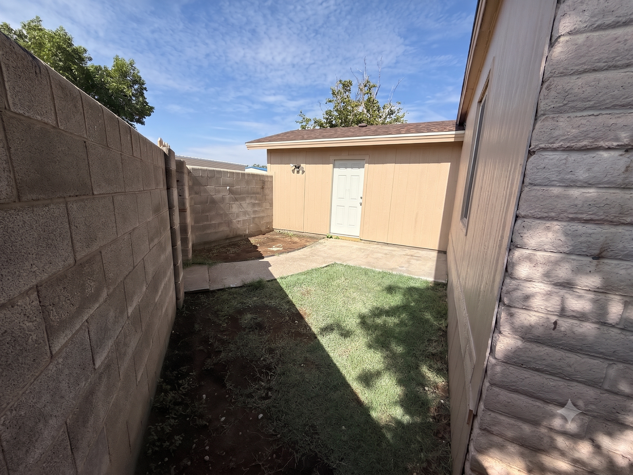223 W Avenue J - Photo 4 of 14