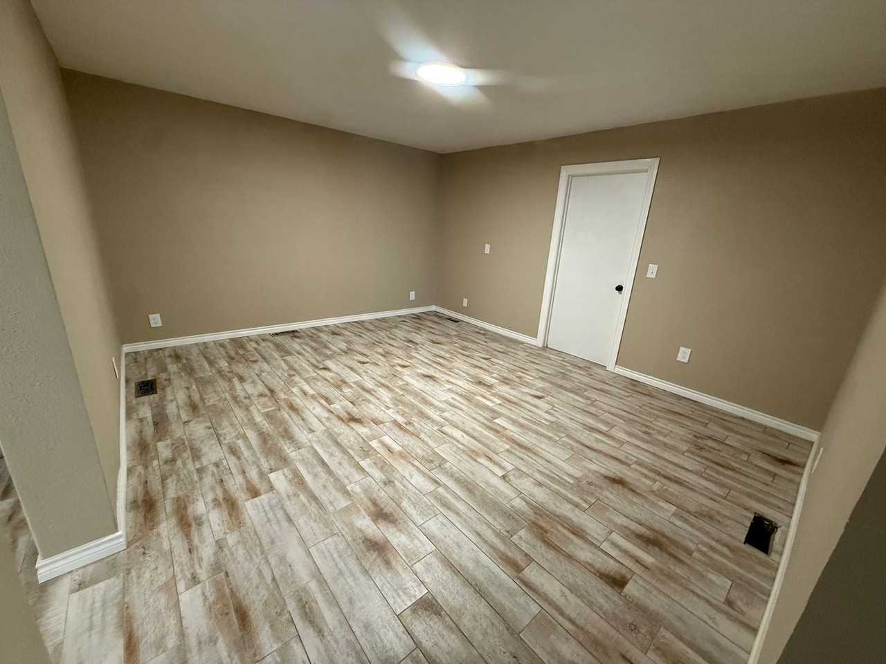 223 W Avenue J - Photo 5 of 14