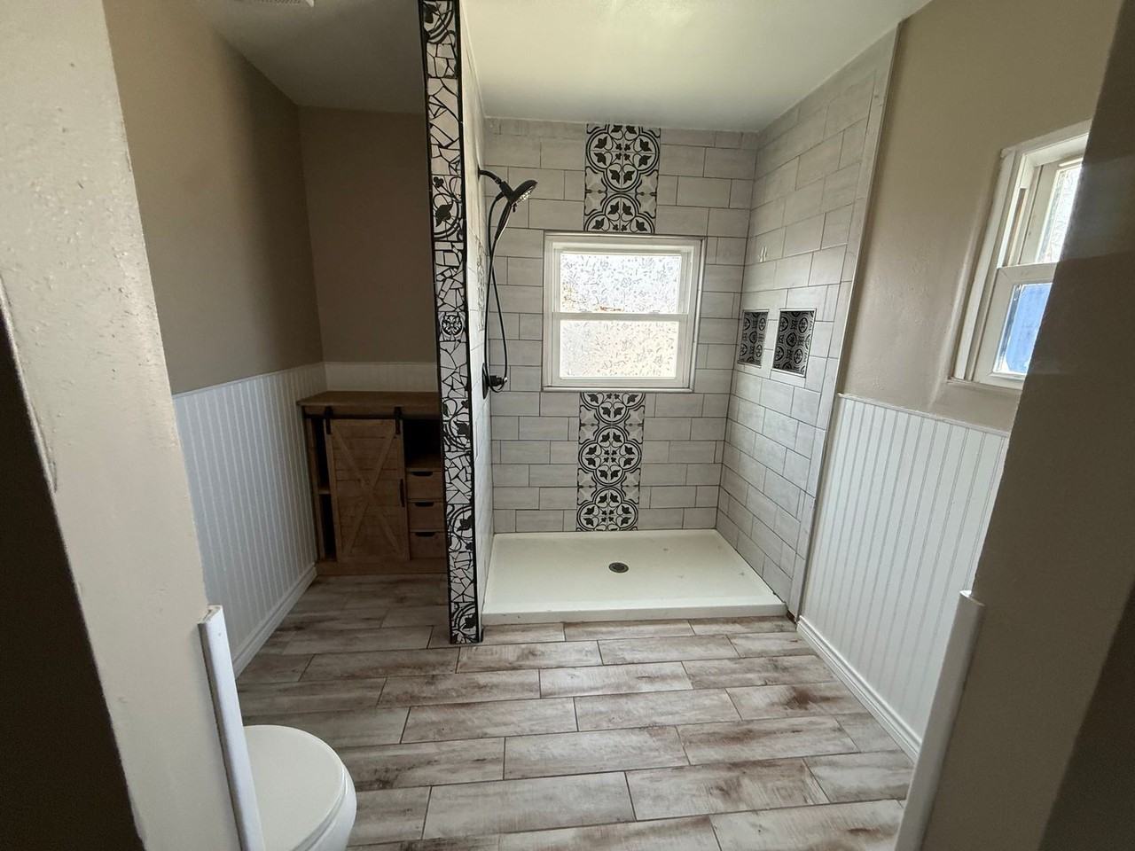 223 W Avenue J - Photo 6 of 14