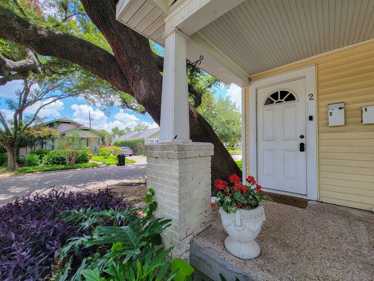 4634 Norhill Blvd - Photo 2 of 24