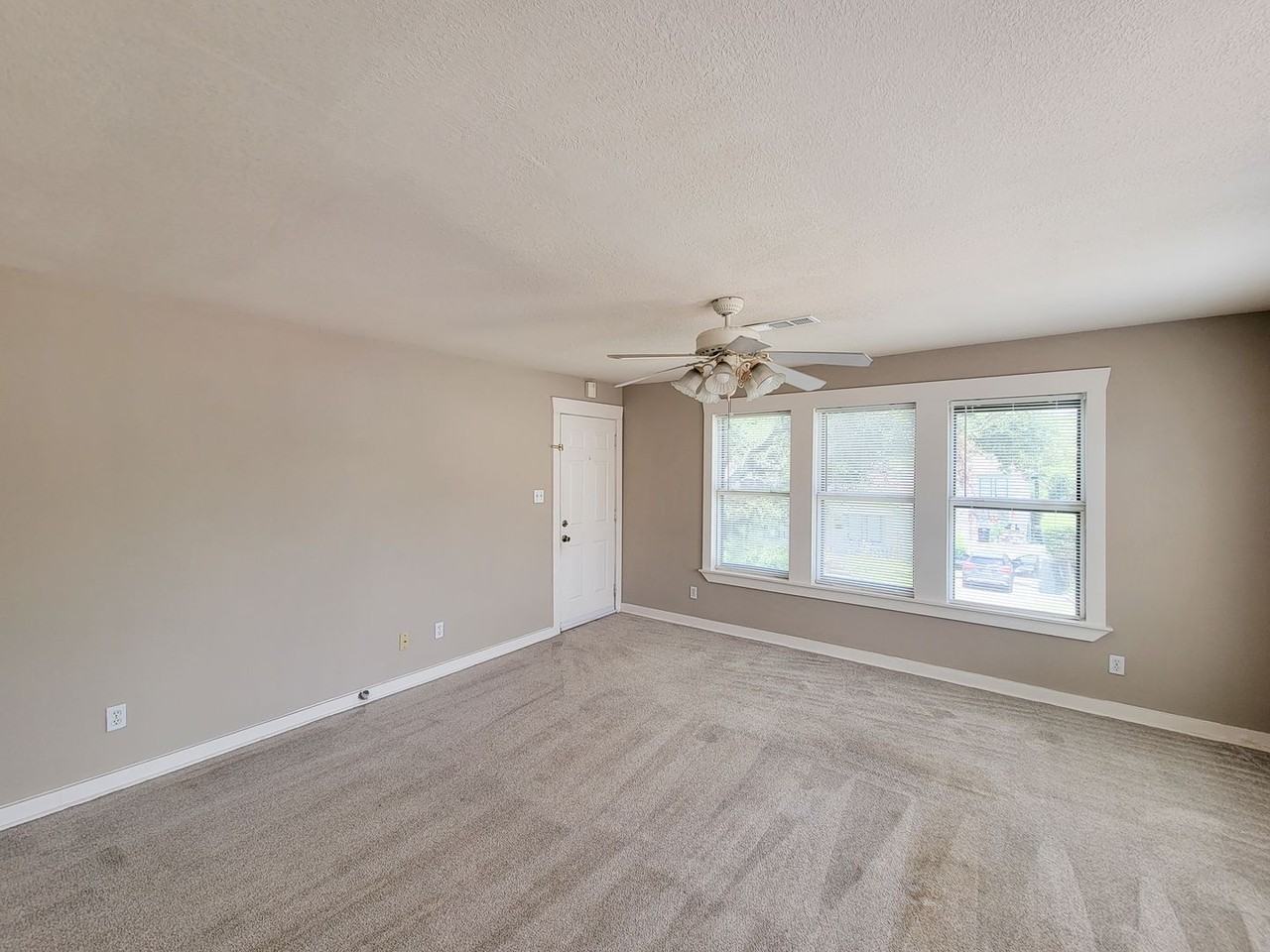 4634 Norhill Blvd - Photo 4 of 24