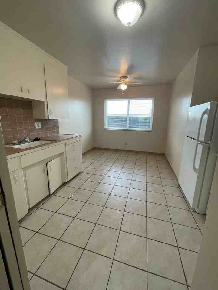 1570 Valley View Rd - Photo 3 of 6