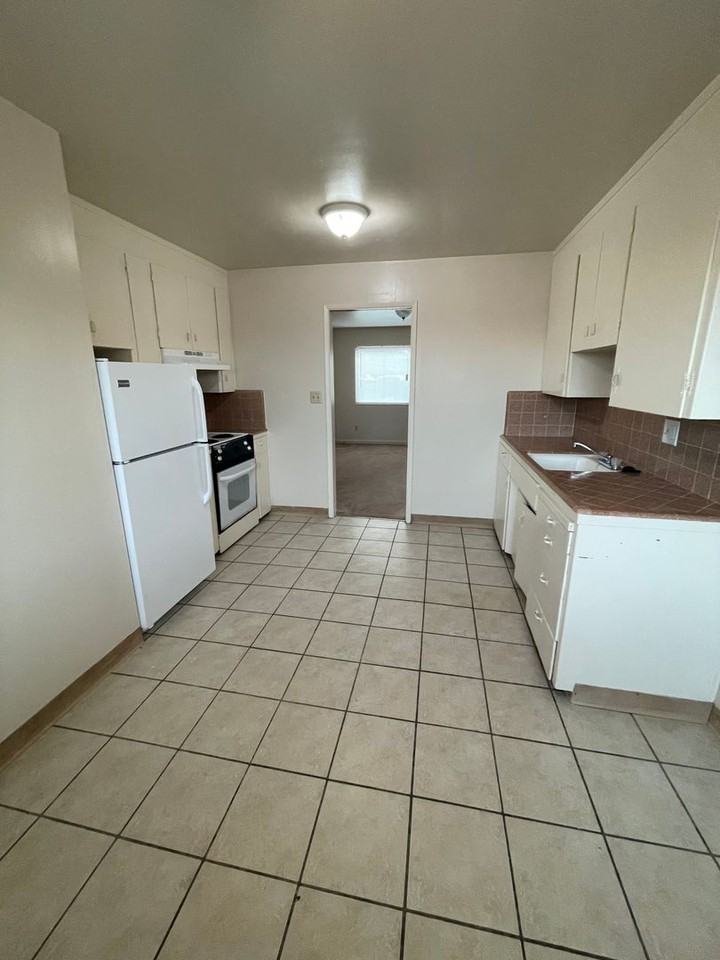 1570 Valley View Rd - Photo 4 of 6