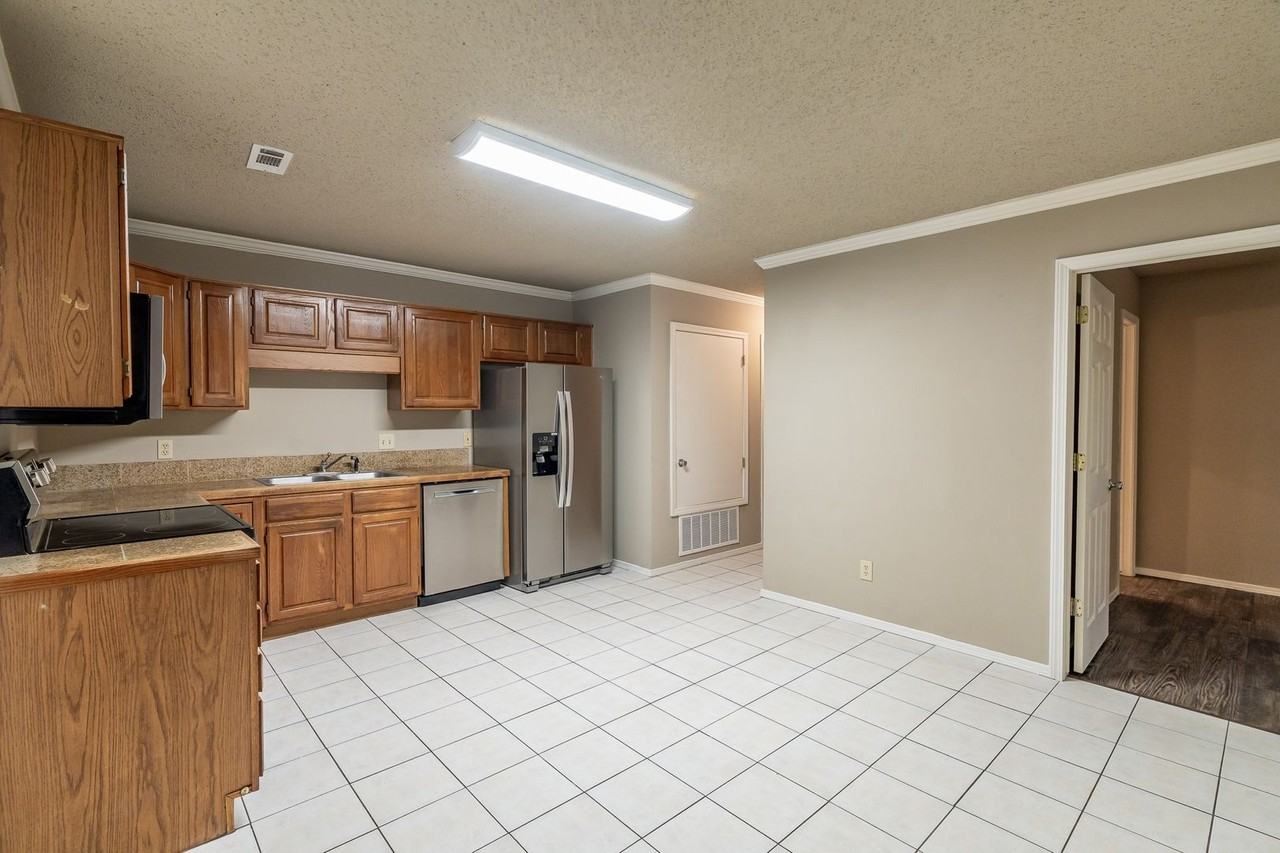 572 S Dockery Ln - Photo 4 of 10