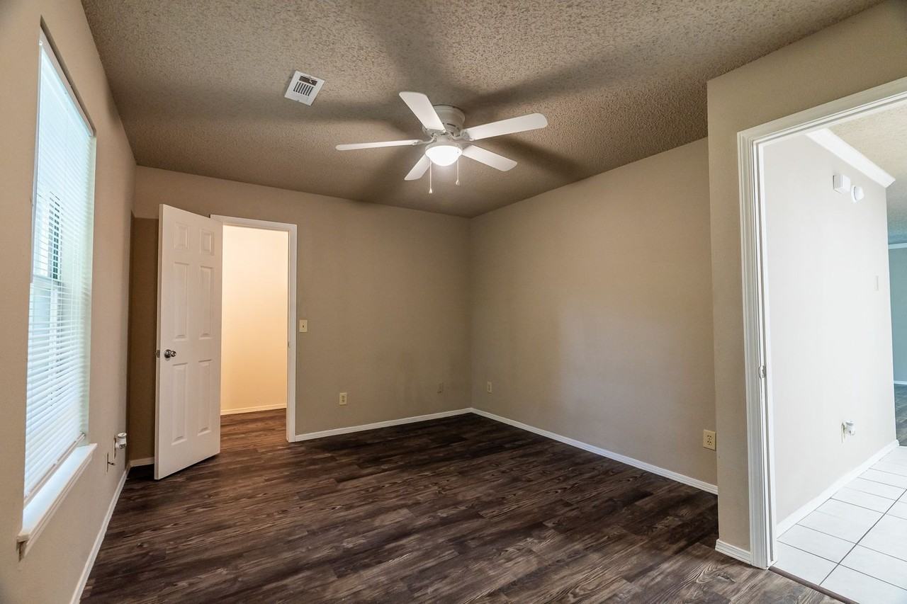 572 S Dockery Ln - Photo 6 of 10
