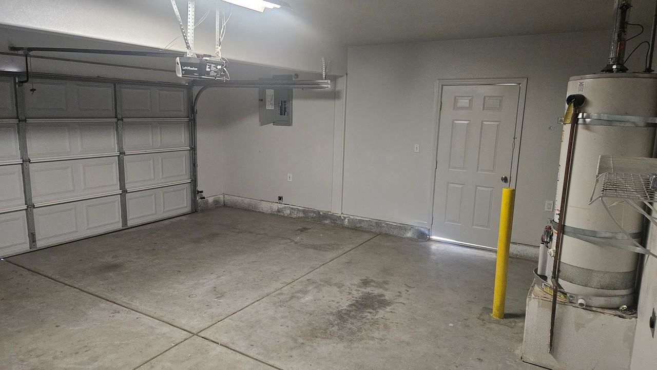 618 E C St - Photo 2 of 20