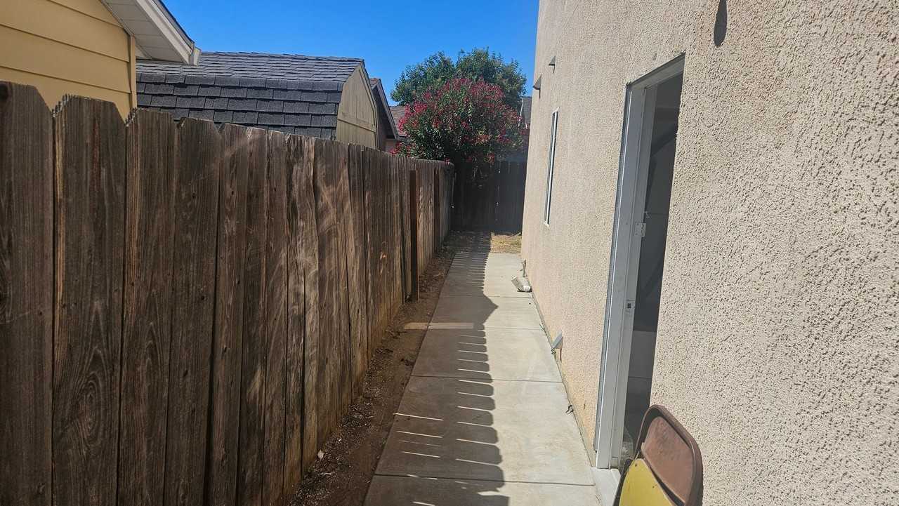 618 E C St - Photo 3 of 20