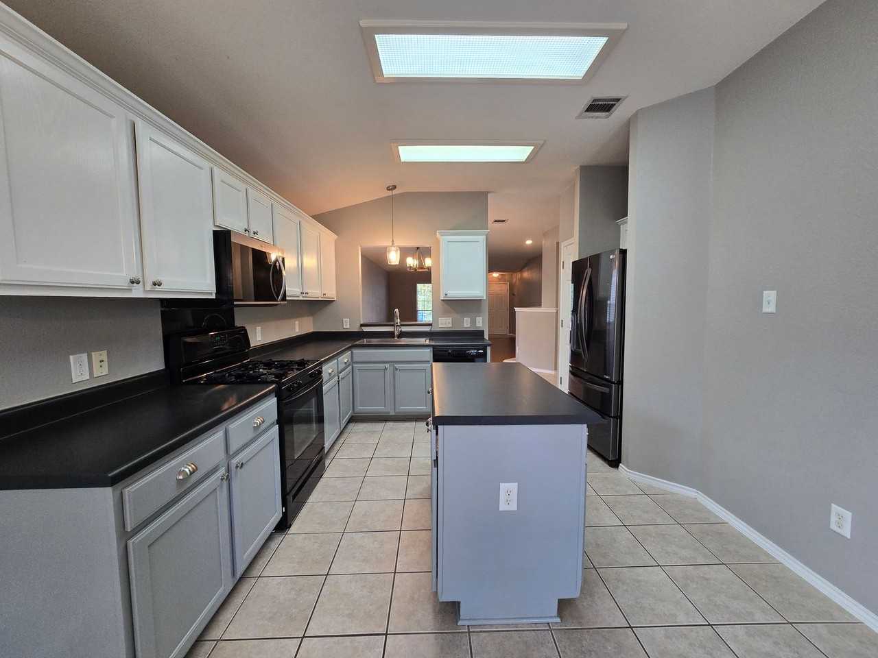 14309 Ballycastle Trl - Photo 4 of 37