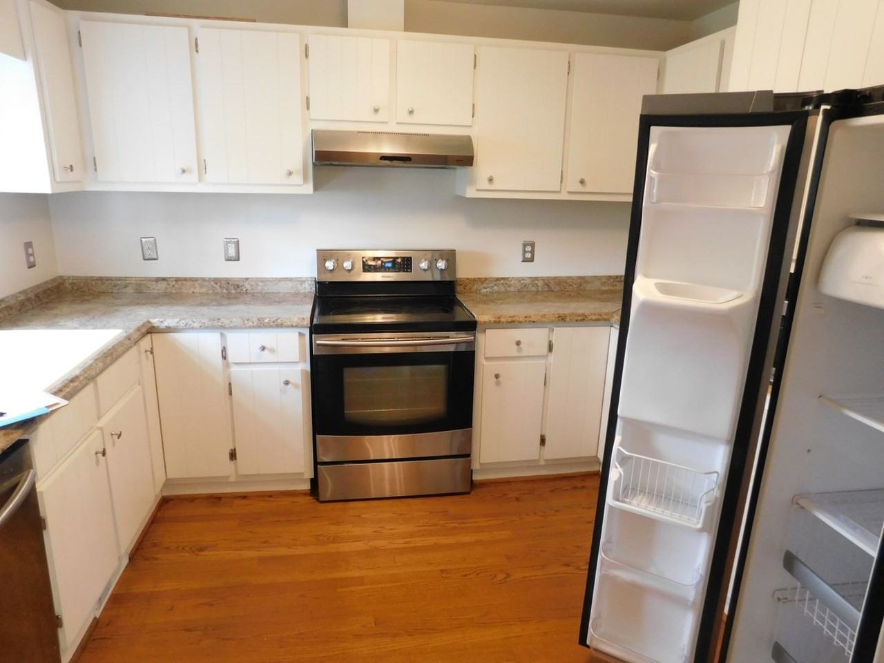 2905 Mandy Ln - Photo 7 of 25