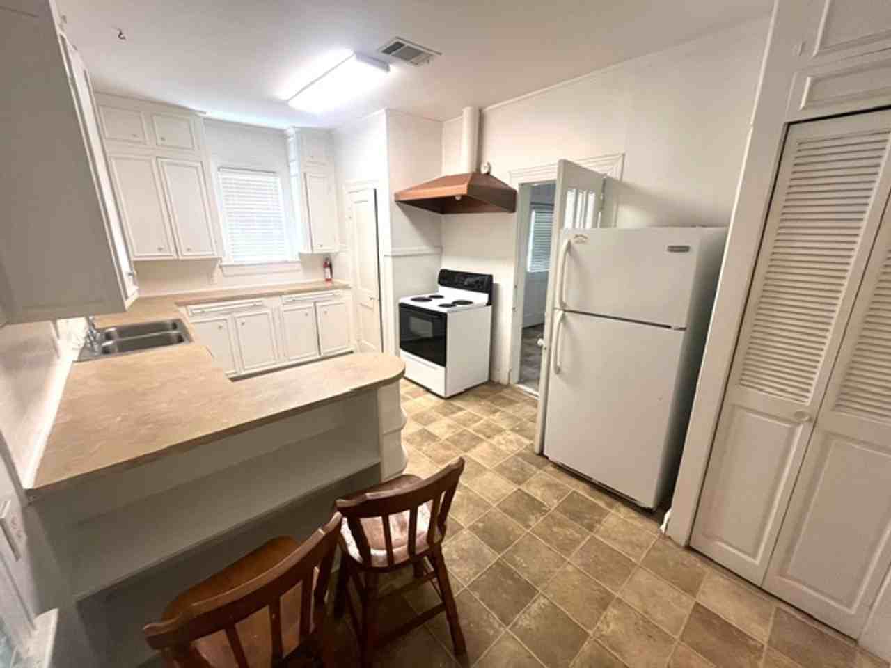 1120 Quinn St - Photo 5 of 11