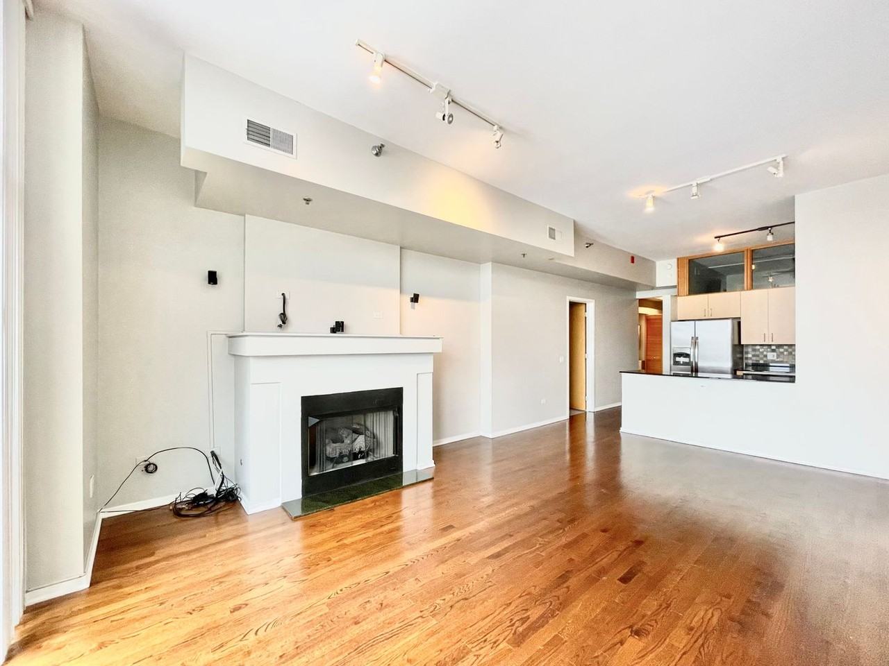 1201 W Adams St - Photo 4 of 26