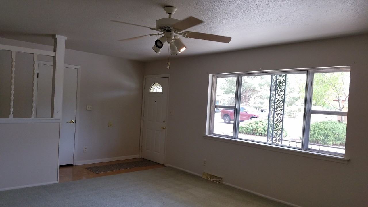 1613 Grand Ave - Photo 3 of 19