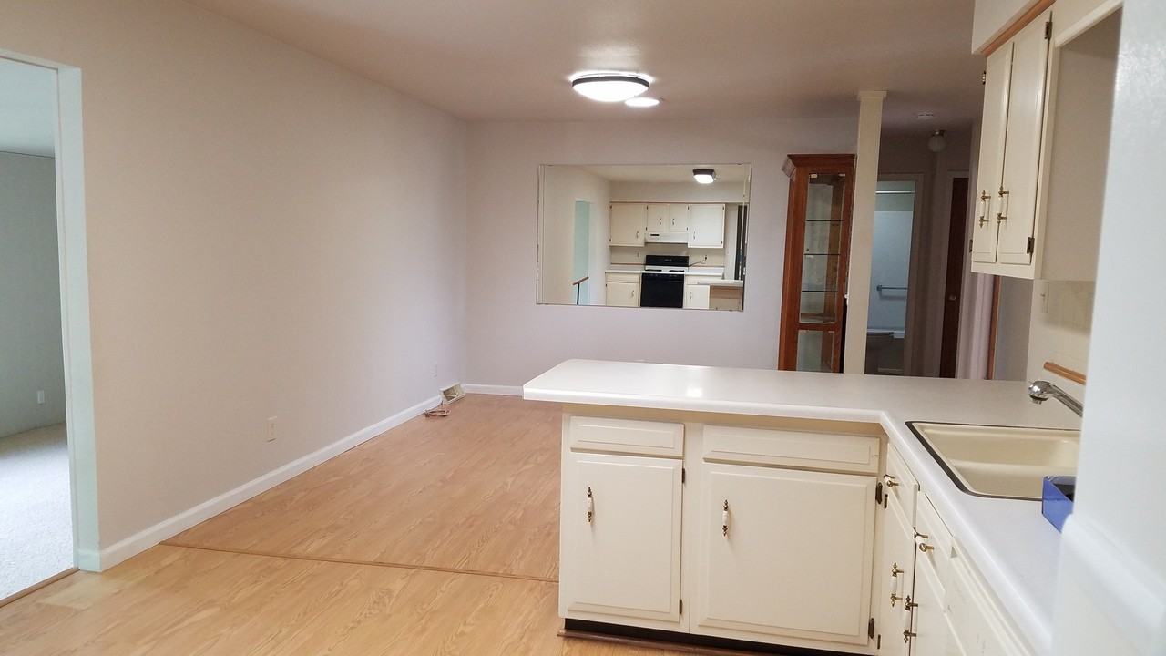1613 Grand Ave - Photo 4 of 19