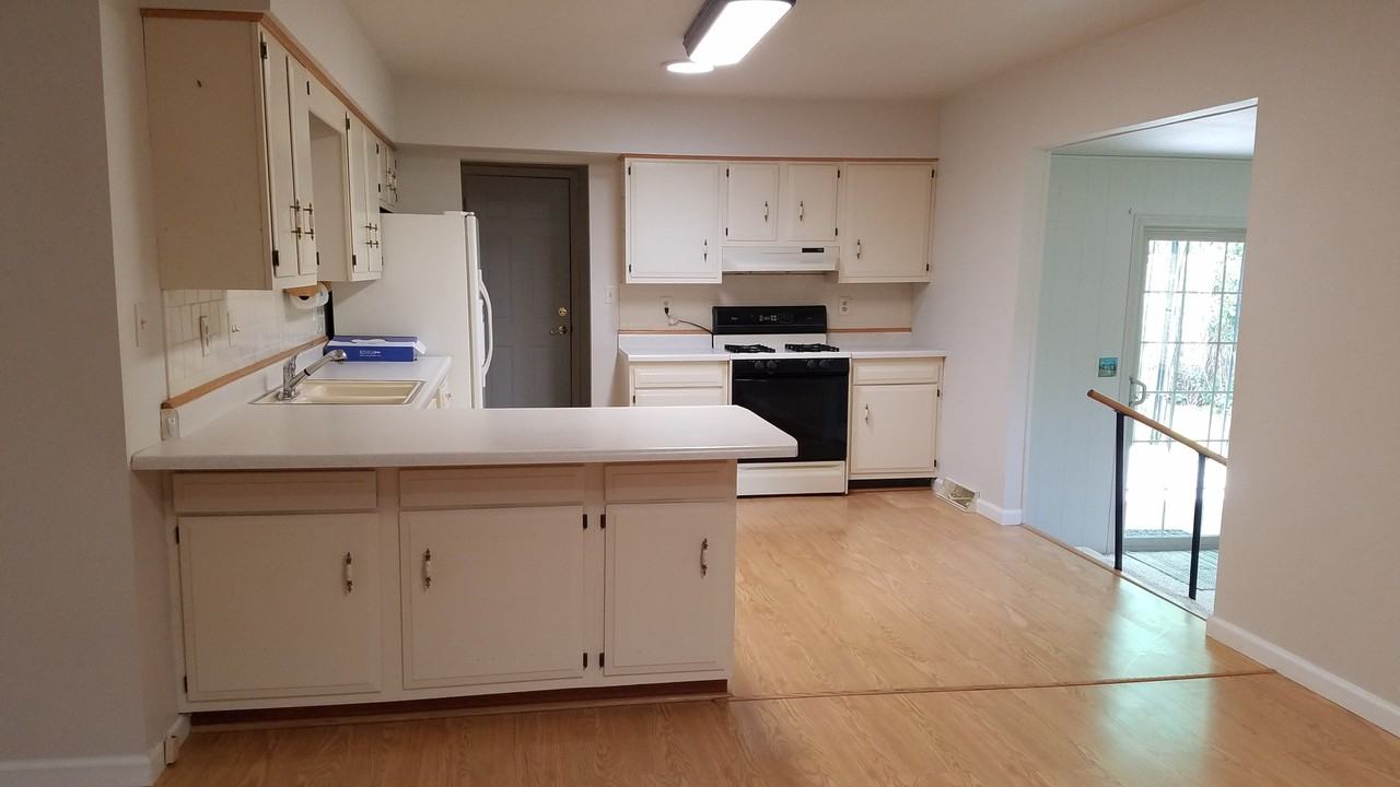 1613 Grand Ave - Photo 5 of 19