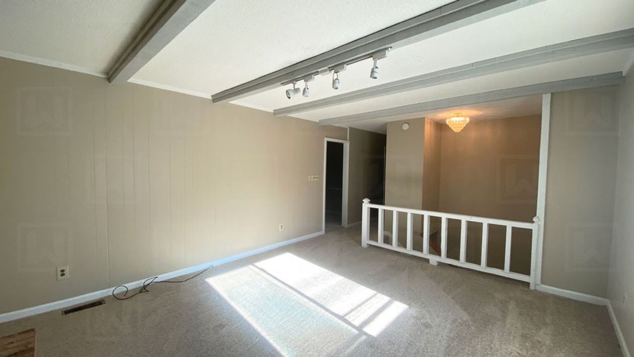 812 11th St - Photo 3 of 17