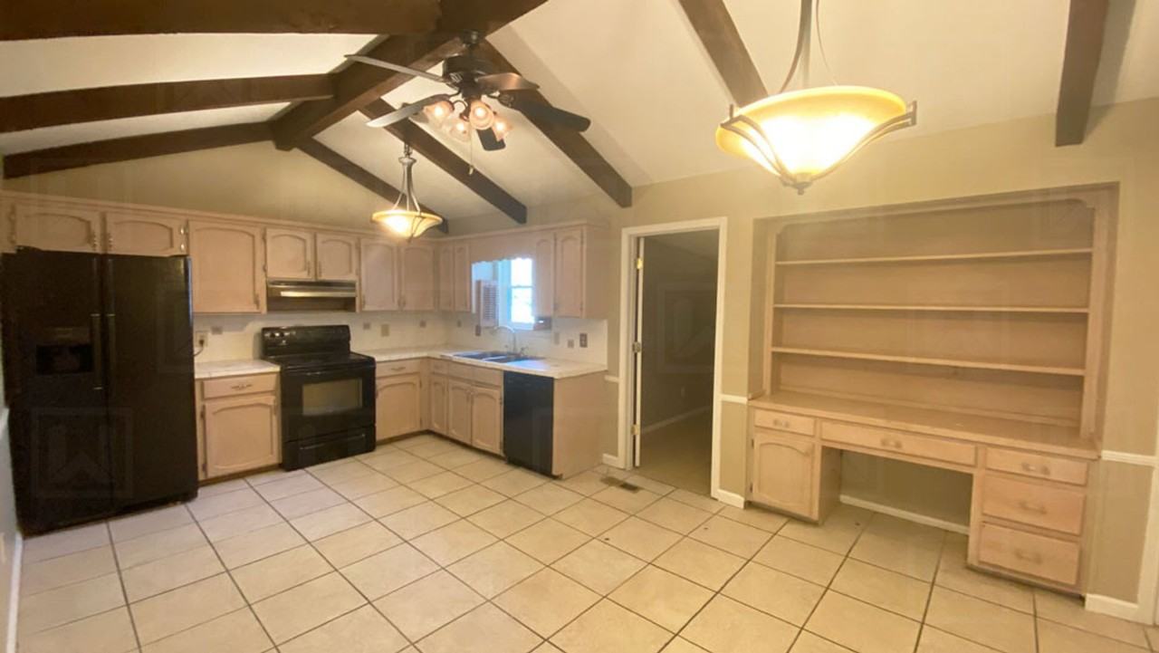 812 11th St - Photo 5 of 17