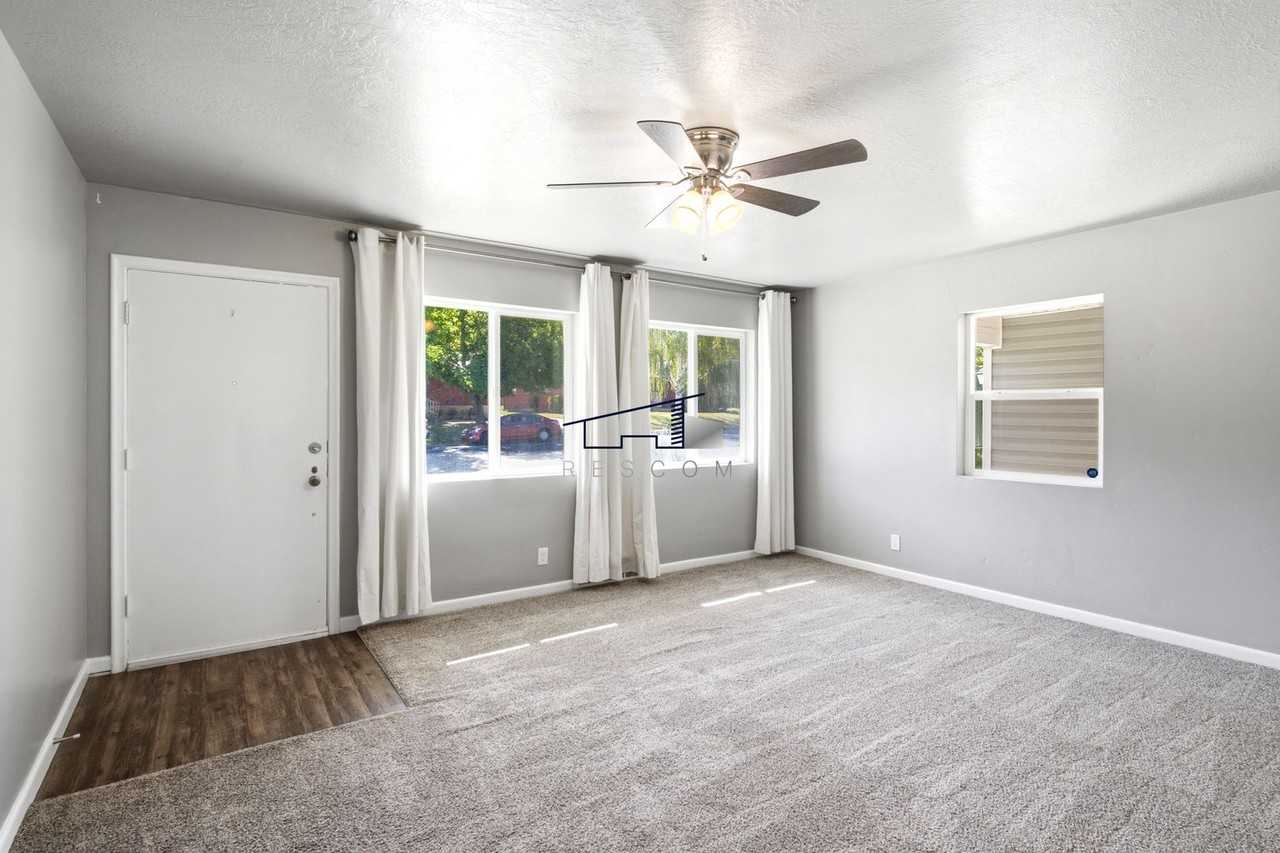 3729 Jackson Ave - Photo 4 of 34