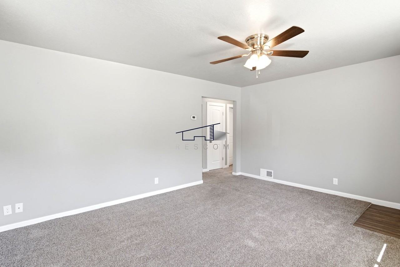 3729 Jackson Ave - Photo 6 of 34