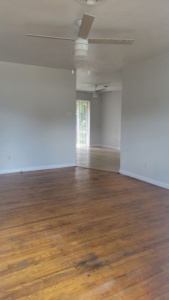 615 W Avenue A - Photo 2 of 14