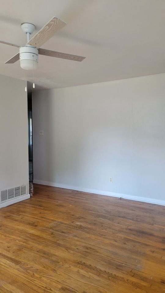 615 W Avenue A - Photo 3 of 14