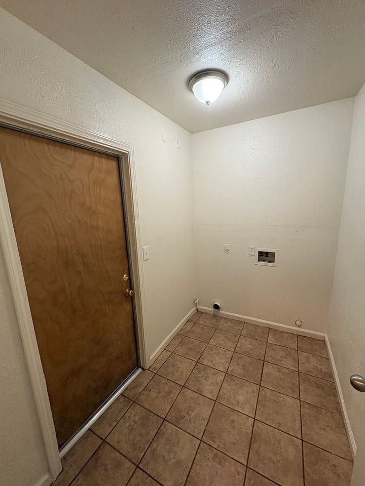 1905 Grapewood St - Photo 4 of 35