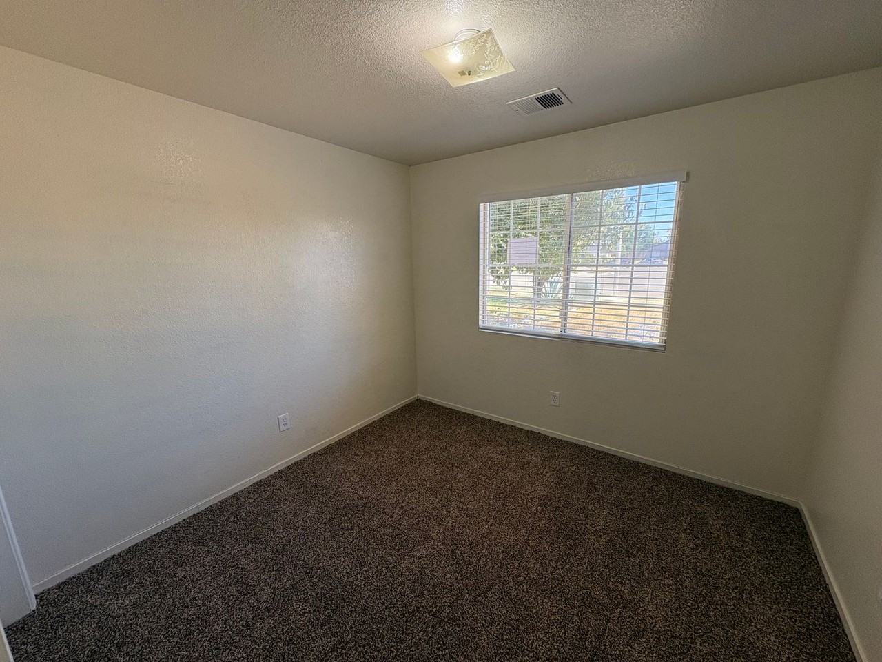 1905 Grapewood St - Photo 5 of 35