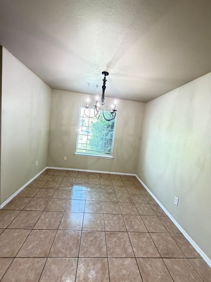 4409 S Aldredge St - Photo 5 of 13