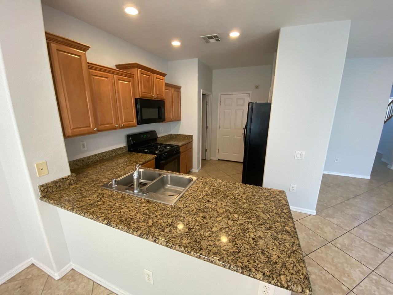 4445 Penguin Ave - Photo 3 of 15