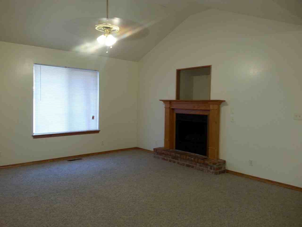 2419 W Deerfield St - Photo 2 of 13