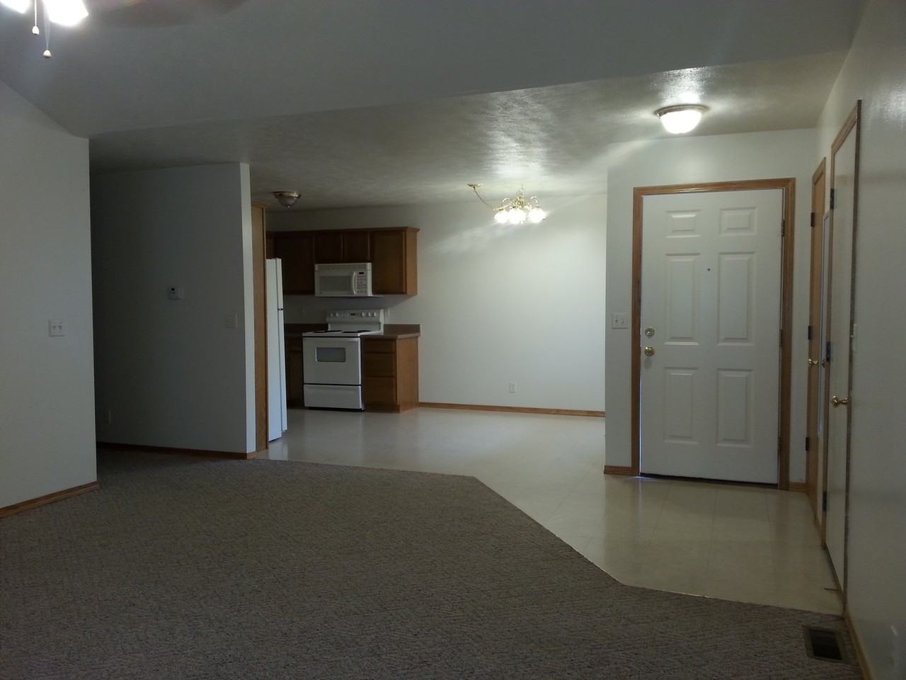 2419 W Deerfield St - Photo 3 of 13