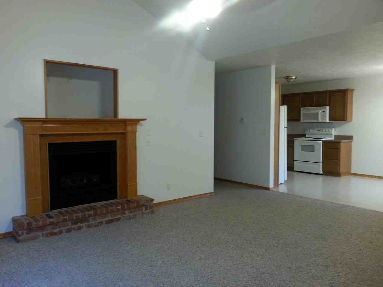 2419 W Deerfield St - Photo 4 of 13