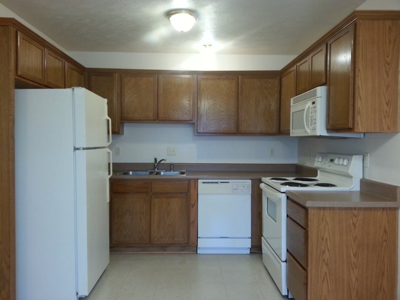 2419 W Deerfield St - Photo 5 of 13