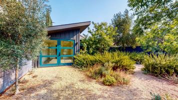 featured image of 945 Brown St