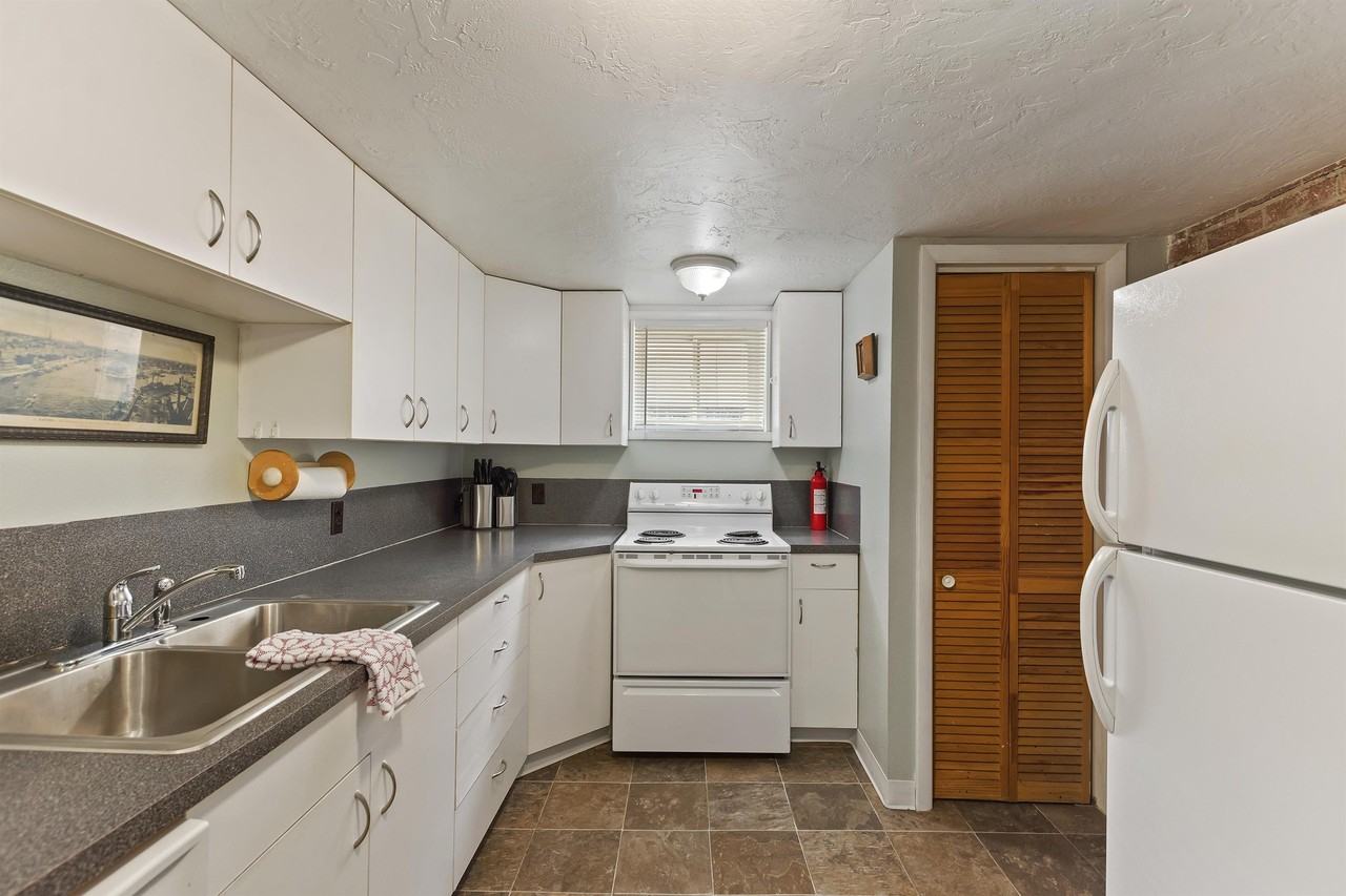 1416 Chrisway Dwn - 1 #1 - Photo 3 of 32